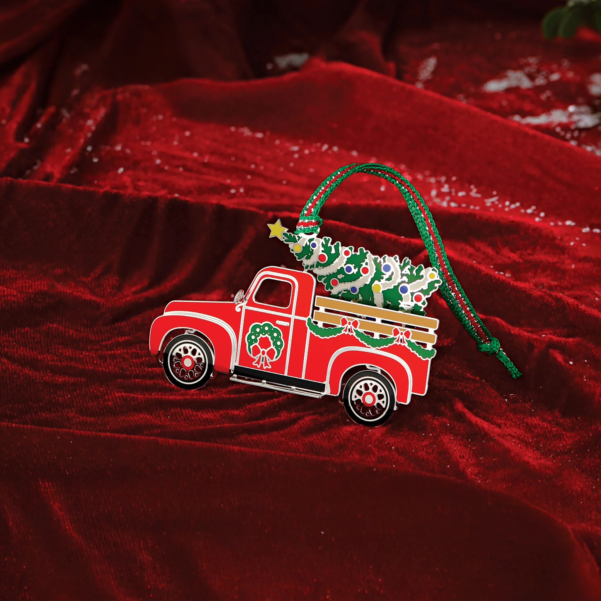 Car with Tree Christmas Decoration - Image 3