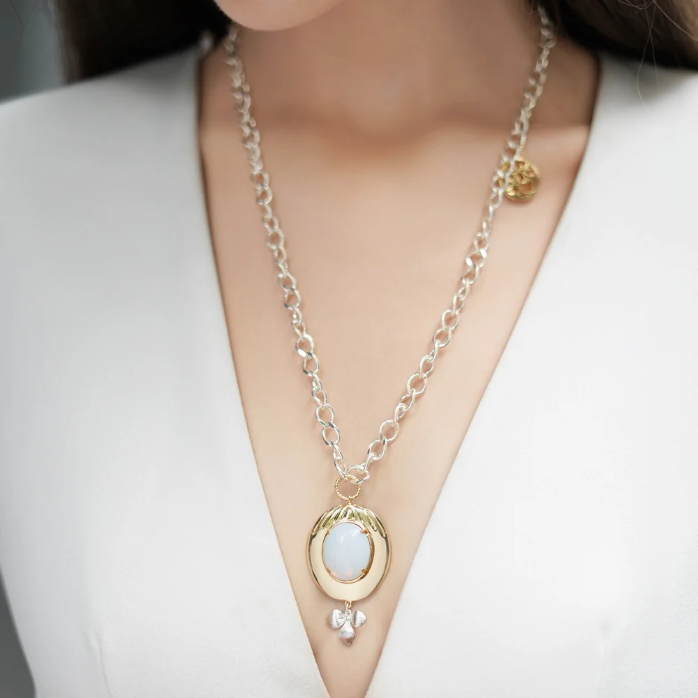 Dalique Pendant with Opal Coloured Stone - Image 2