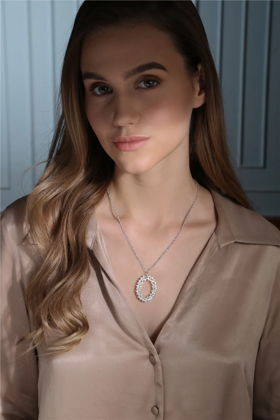Floral Oval Ornate Pendant - Image 2