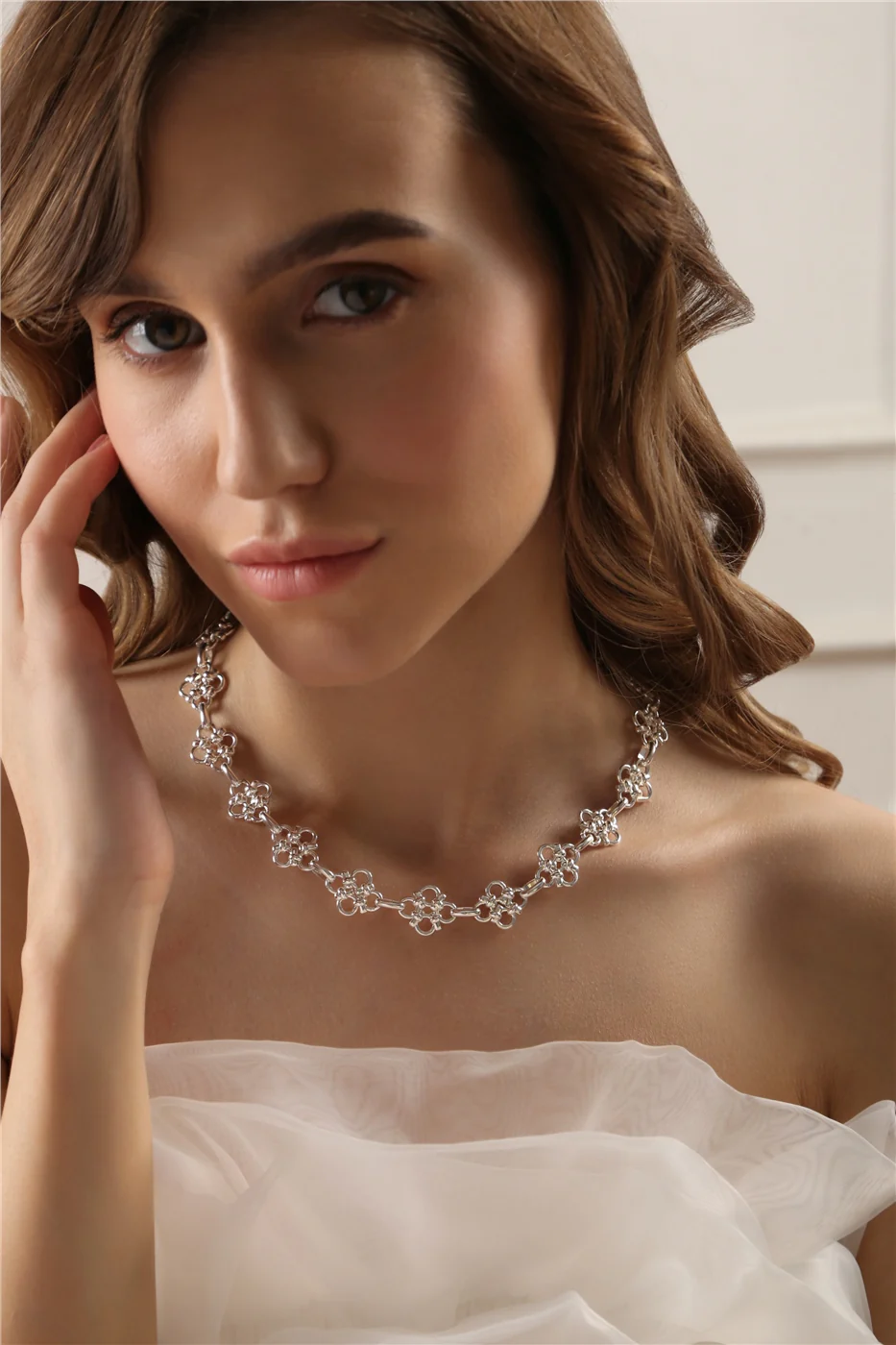 Knot Style Necklace - Image 2