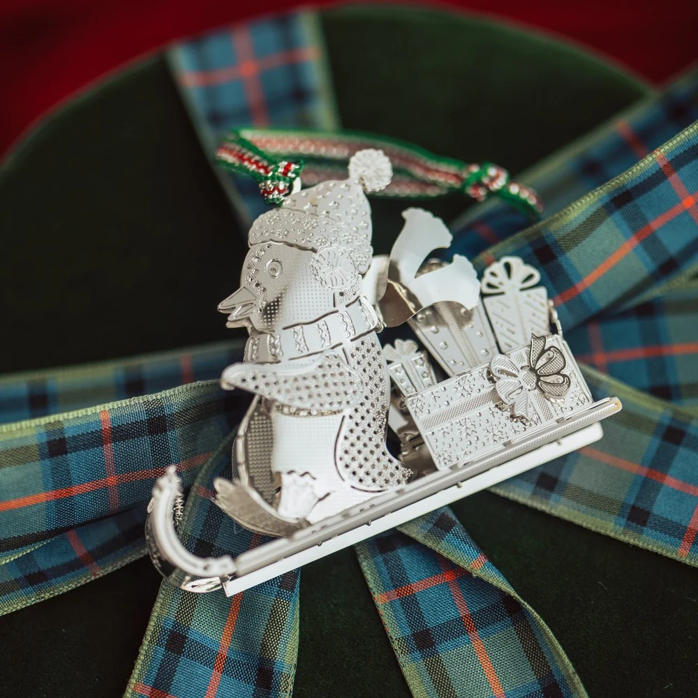 Penguin on Sleigh Christmas Decoration - Image 3