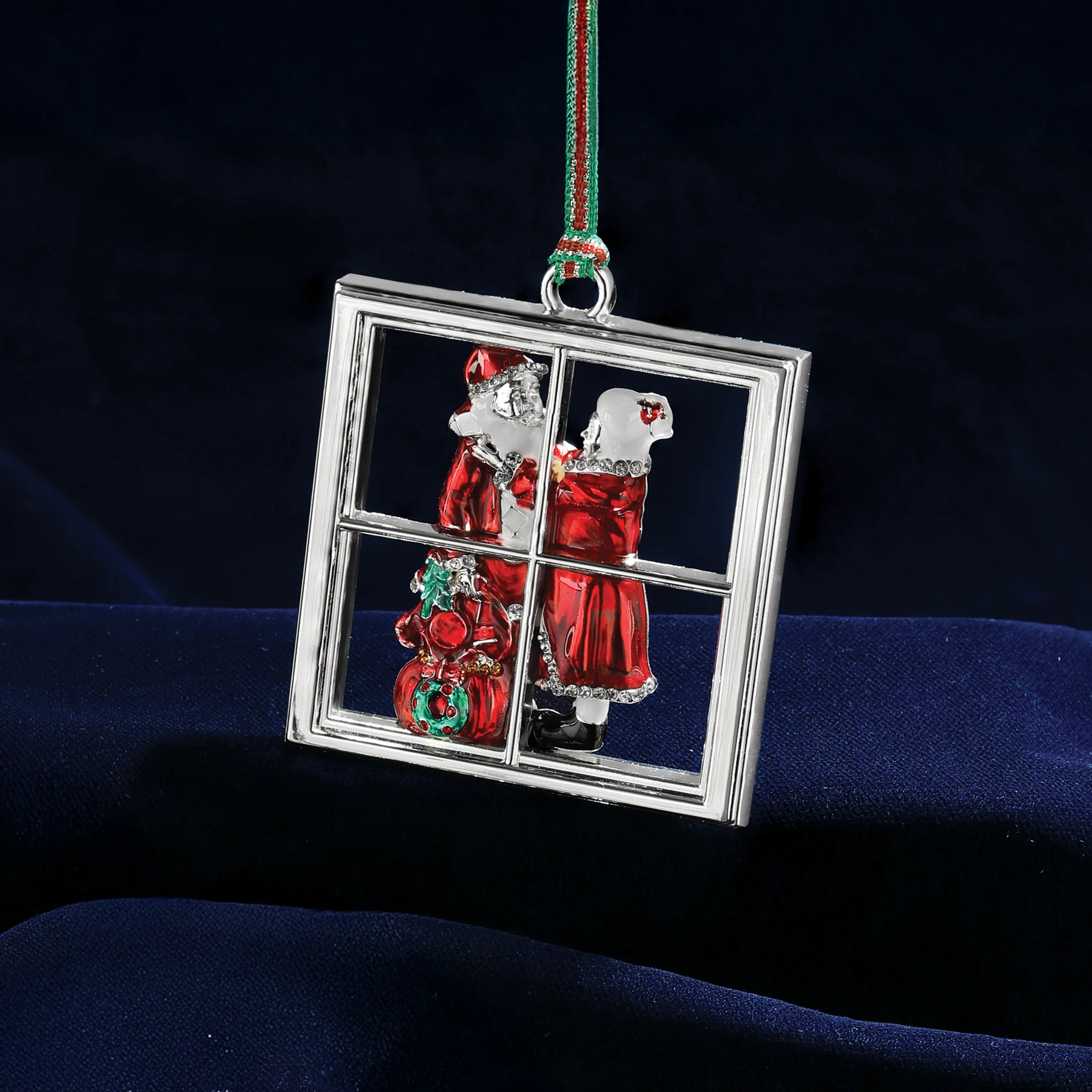 Santa Leaving North Pole Christmas Tree Decoration - Image 3