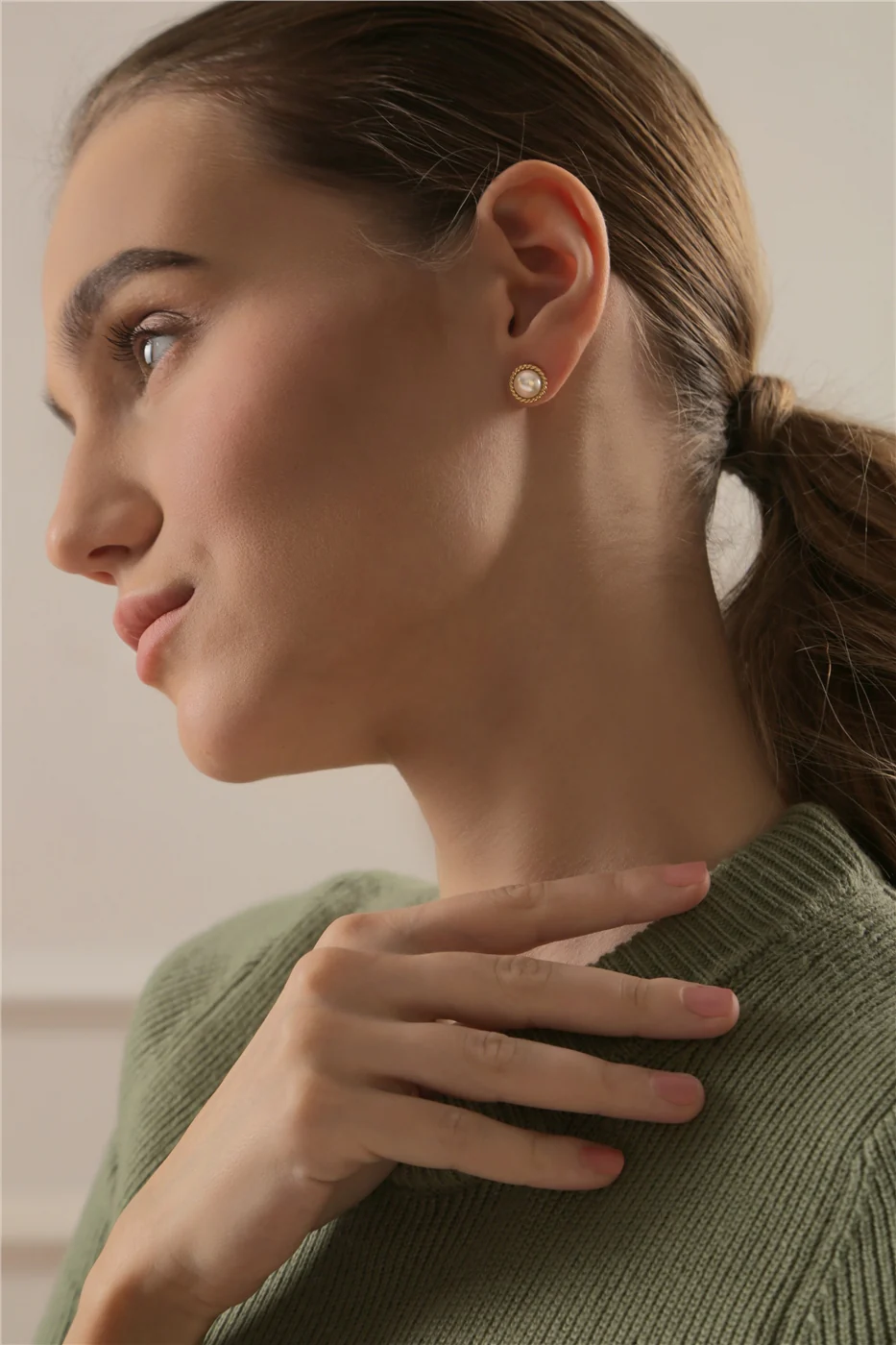 Sappho Pearl Stud Earrings - Image 2