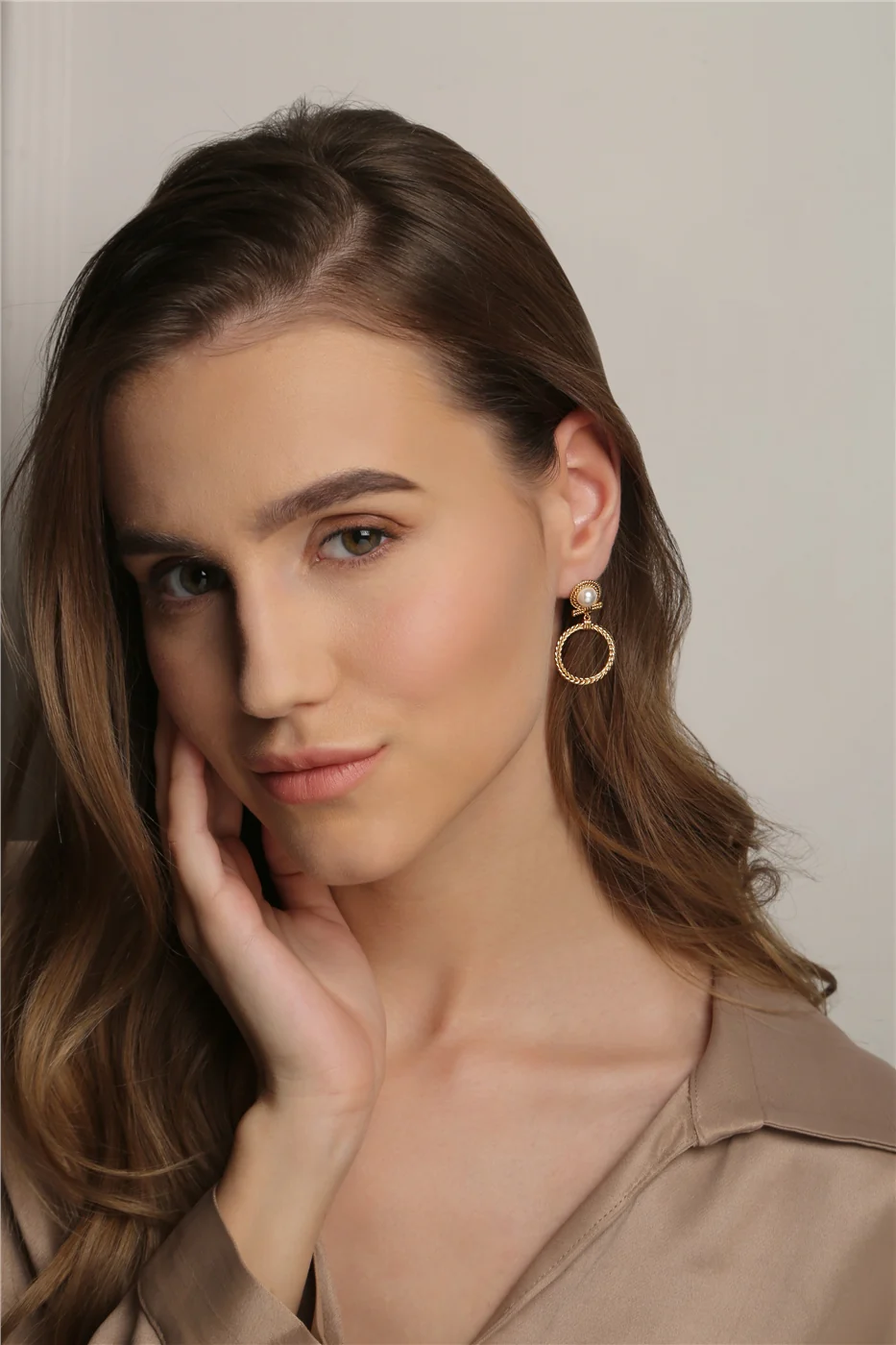 Sappho Statement Pearl Earrings - Image 2
